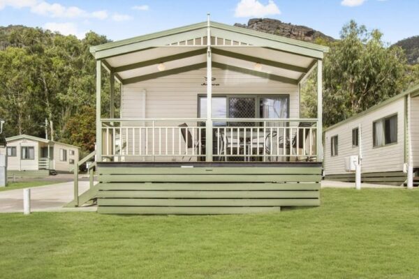 Exterior of a Three-Bedroom Deluxe Cabin at Breeze Holiday Parks - Halls Gap