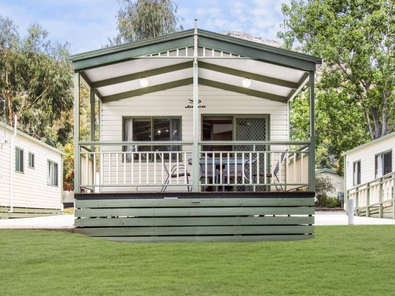Exterior of a Two-Bedroom Deluxe Cabin at Breeze Holiday Parks - Halls Gap