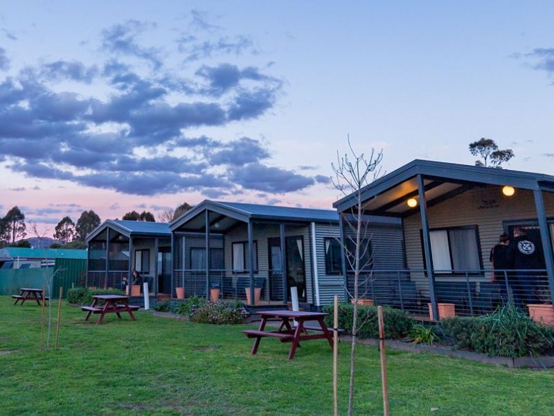 BIG4 Breeze Holiday Parks - Eildon Cabins, Wander in Wonderful Eildon