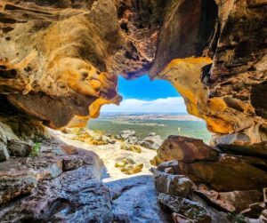 Halls Gap, Grampians National Park, Hollow Mountain