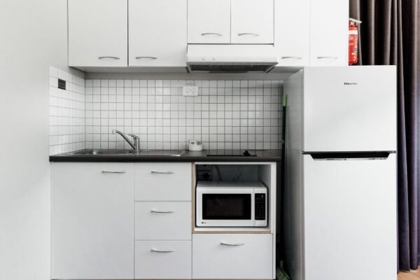 Breeze Holiday Parks - Katherine, Accessible Ensuite Cabin, accessible kitchen