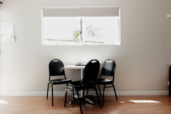 Breeze Holiday Parks - Katherine, Ensuite Cabin, dining area
