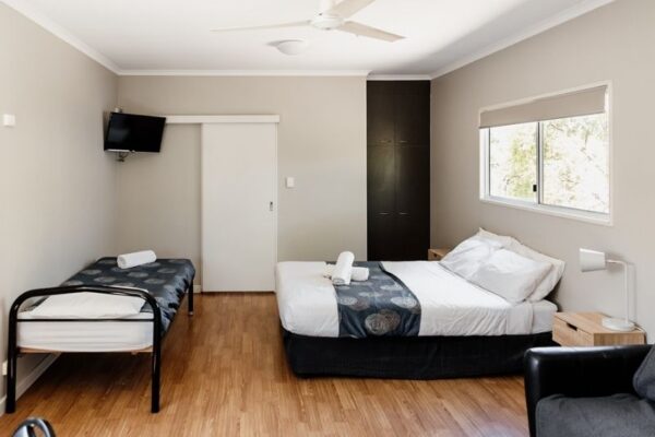 Breeze Holiday Parks - Katherine, Ensuite Cabin, cabin overview
