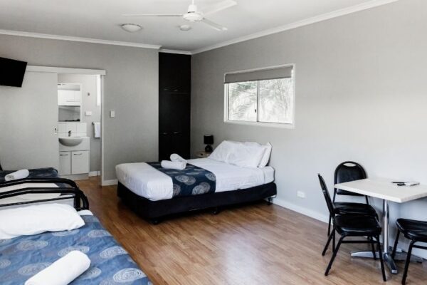 Breeze Holiday Parks - Katherine, Ensuite Cabin, bathroom, main bed, single beds