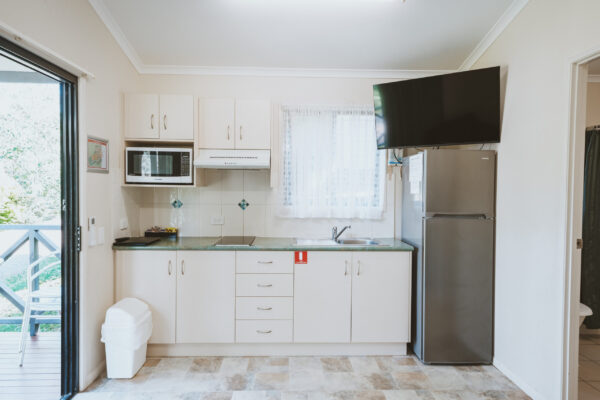 Cania-Gorge_Accessible-Hillside-Studio-Villa_Sleeps-4_Kitchen_01