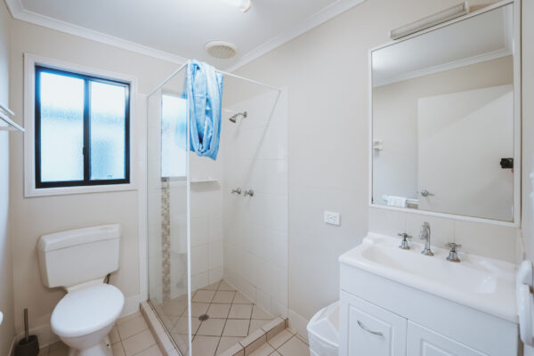 Cania-Gorge_Hillside-Two-Bedroom-Villa_Sleeps-5_Bathroom_01