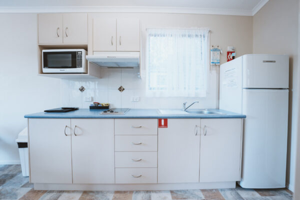 Cania-Gorge_Hillside-Two-Bedroom-Villa_Sleeps-5_Kitchen_01