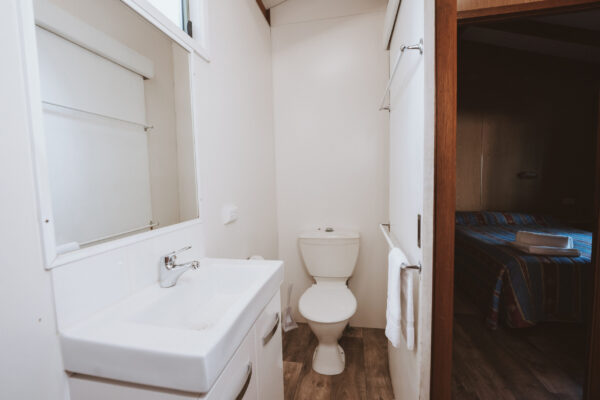 Cania-Gorge_Two-Bedroom-Villa_Sleeps-6_Bathroom_02