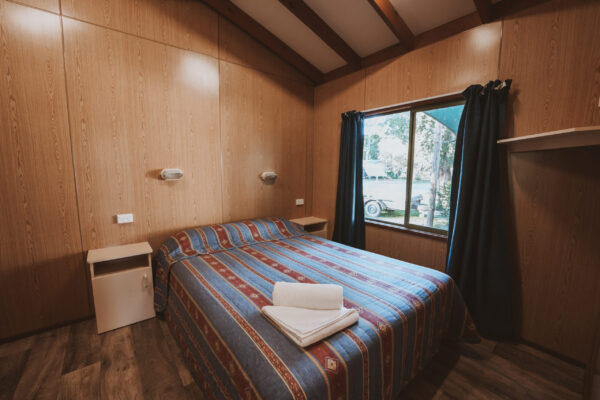 Cania-Gorge_Two-Bedroom-Villa_Sleeps-6_Main-bedroom_01