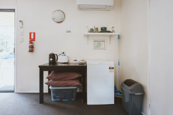 Carnarvon-Gorge_Explorer-Cabin_Sleeps-2_Kitchenette_01