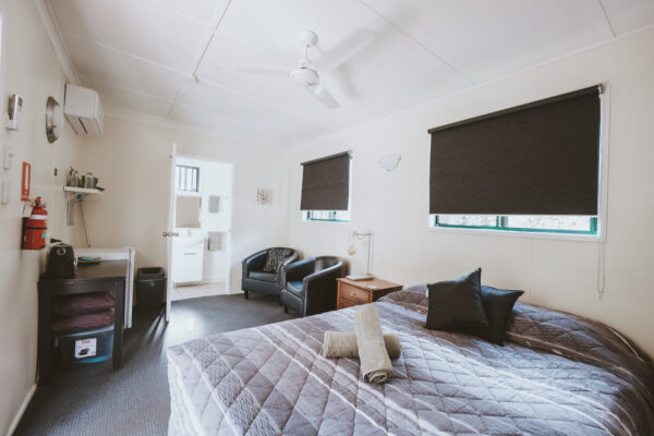 Carnarvon-Gorge_Explorer-Cabin_Sleeps-2_Overview_01