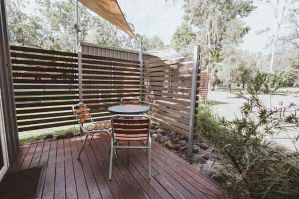 Carnarvon-Gorge_Explorer-Cabin_Sleeps-3_Outdoor-setting_01