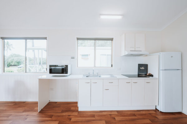 bargara_open-plan-access-cabin_kitchen