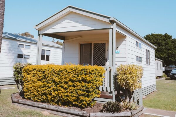 bargara_open-plan-cabins_exterior