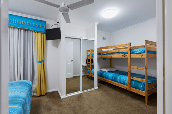 busselton-jacuzzi-bungalow-bedroom-2