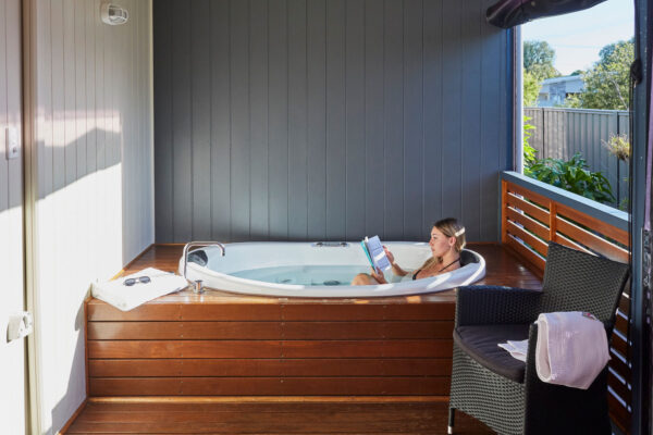 busselton-jacuzzi-bungalow-jacuzzi-spa