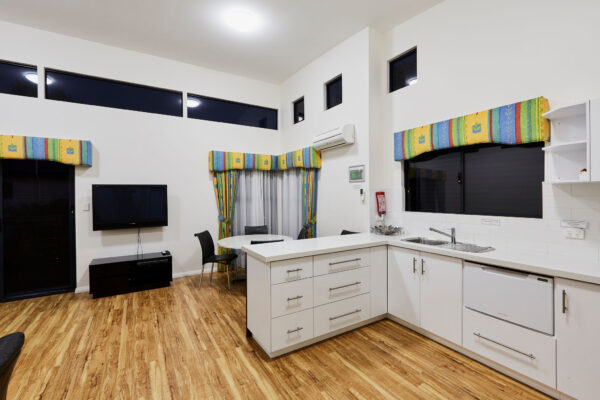 busselton-jacuzzi-bungalow-kitchen