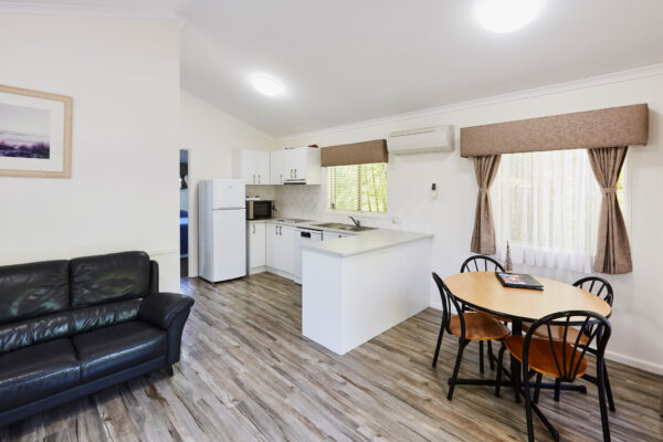 busselton-spa-villa-kitchen-4-Guests