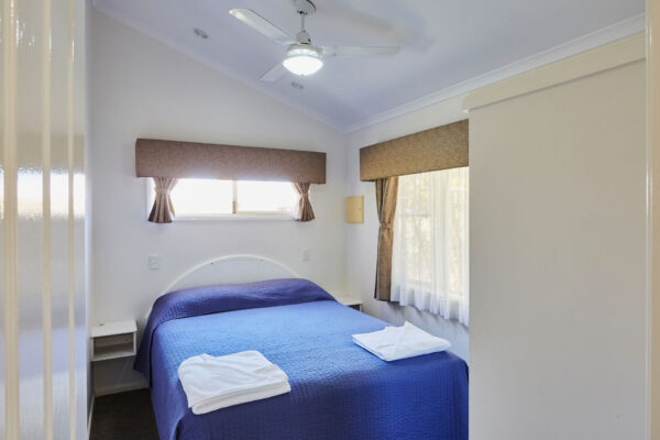 busselton-spa-villa-queen-bed