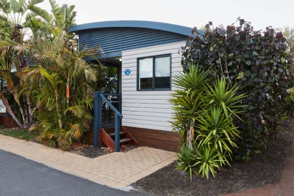 busselton-studio-ensuite-cabin-exterior