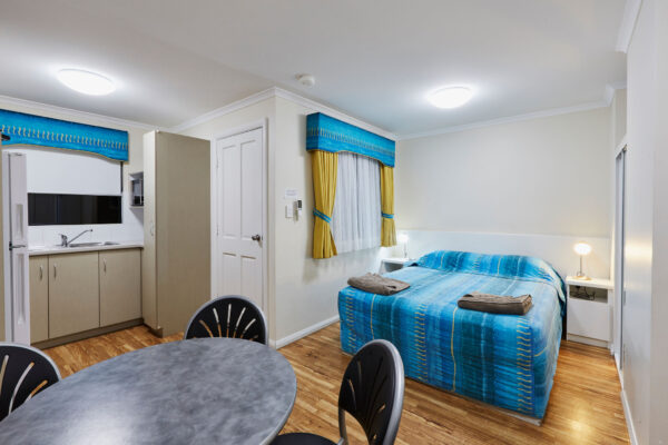 busselton-studio-ensuite-cabin-kitchen