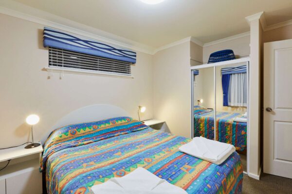 busselton_accessible_deluxe_villa_main_bedroom