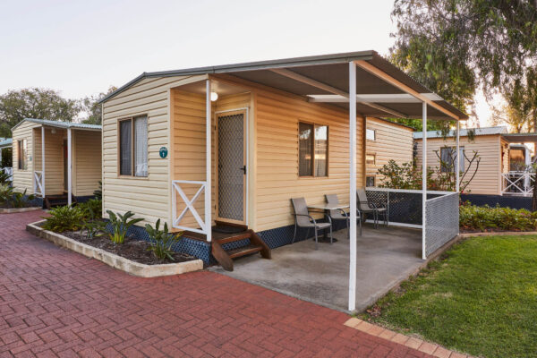 busselton_ensuite_cabin_exterior