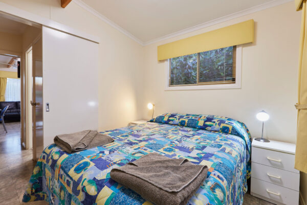 busselton_ensuite_cabin_main_bedroom