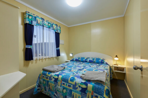 busselton_two_bedroom_chalet_main_bedroom