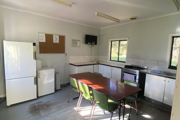 eildon-bunkhouse-kitchen