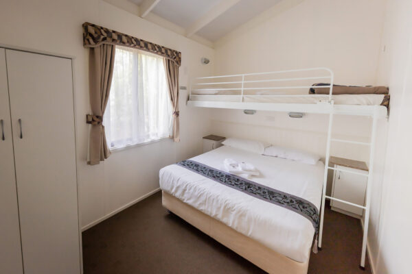 eildon-deluxe-cabin-bunk-beds