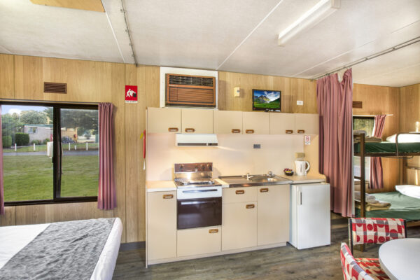 grampians-budget-cabin-kitchen