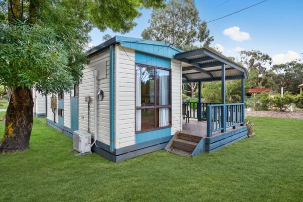 grampians-queen-cabin-exterior