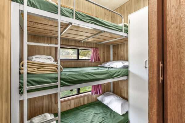 grampians-two-bedroom-budget-cabin-bunk-beds