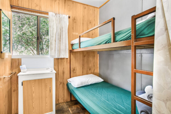 halls-gap-budget-park-cabin-bunk-beds