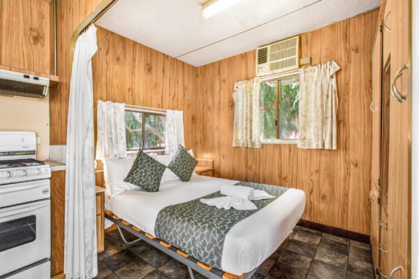 halls-gap-budget-park-cabin-main-bedroom