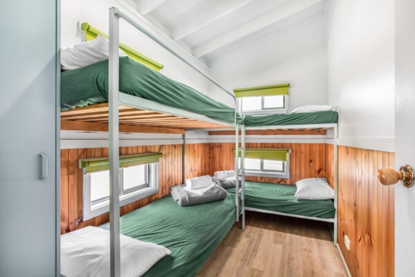 halls-gap-deluxe-park-cabin-second-bedroom-bunk-beds