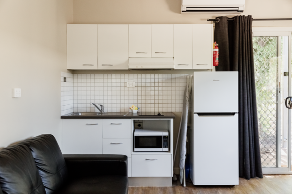 katherine-one-bedroom-cabin-kitchen