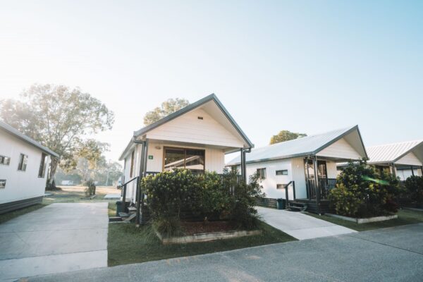 rainbow-beach-one-bedroom-superior-cabin-exterior