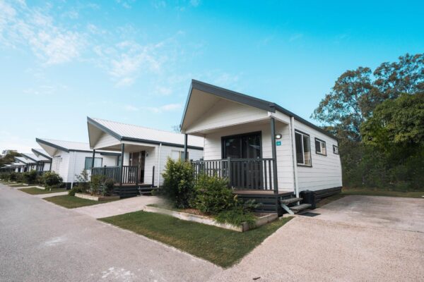 rainbow-beach-studio-cabin-exterior-2 Guests