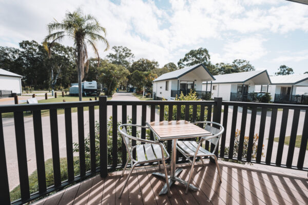 rainbow-beach-studio-cabin-outdoor-setting