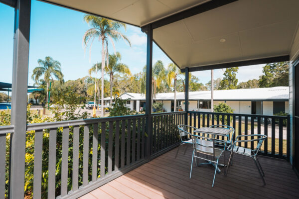 rainbow-beach-studio-cabin-outdoor-setting