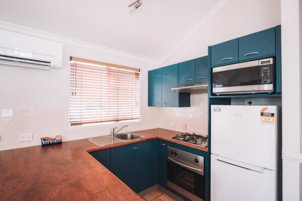 rainbow-beach-two-bedroom-superior-villa-kitchen