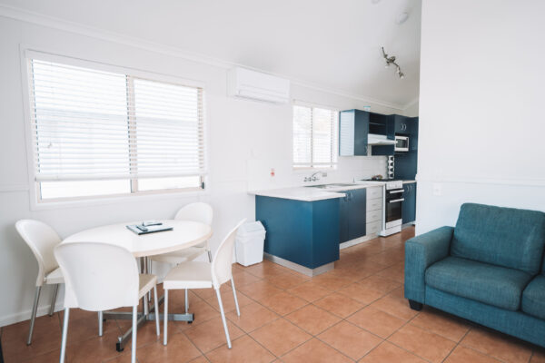 rainbow-beach-two-bedroom-villa-dining-area